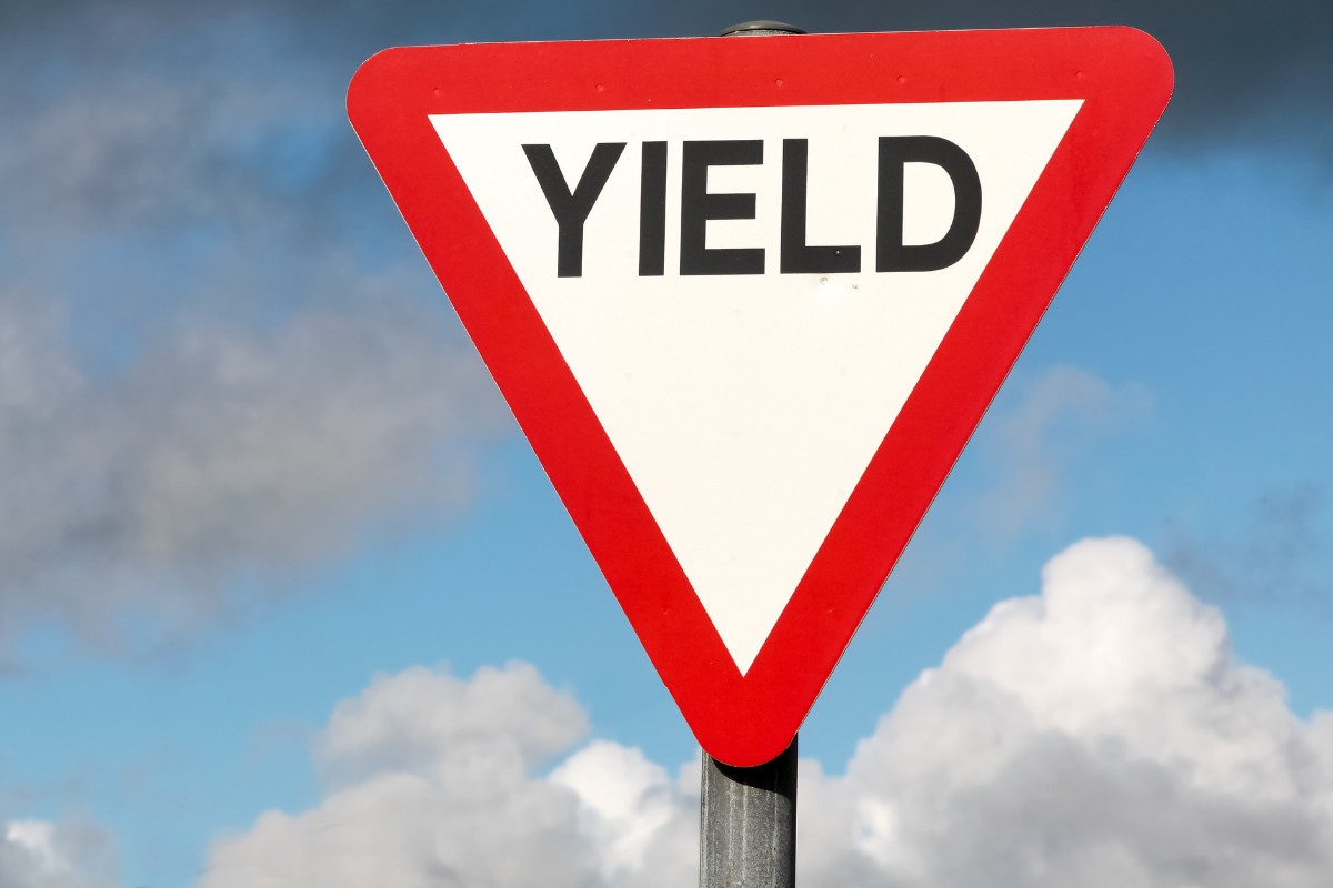 Yield right of way sign